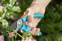 Lade das Bild in den Galerie-Viewer, Gardena Classic Gartenschere