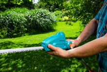 Lade das Bild in den Galerie-Viewer, Gardena Akku-Teleskop-Heckenschere THS 42/18V P4A Ready-To-Use Set