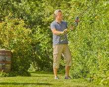 Lade das Bild in den Galerie-Viewer, GARDENA AssistCut Gartenschere 25 mm – 12222-20
