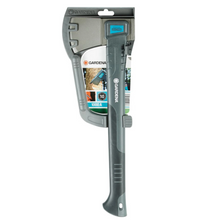 Lade das Bild in den Galerie-Viewer, GARDENA Universalaxt 1000A in der Verkaufsverpackung mit Klingenschutz

